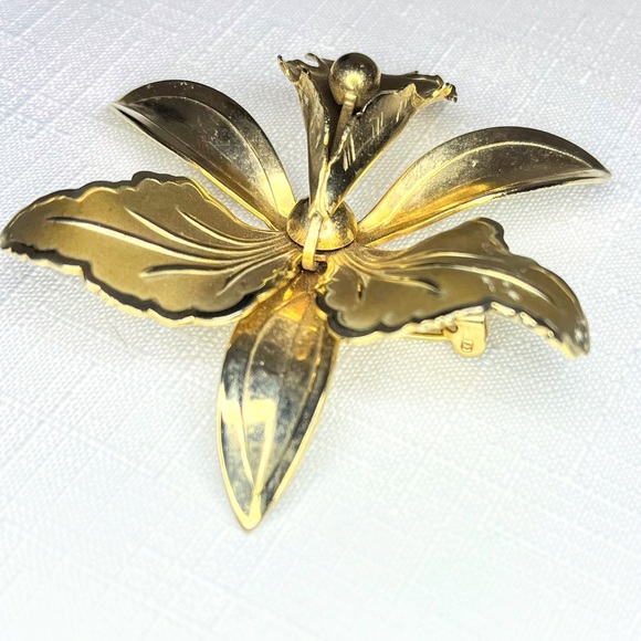 Unsigned Brooch Two Toned Gold Colored Large Iris Brooch - Picture 7 of 14